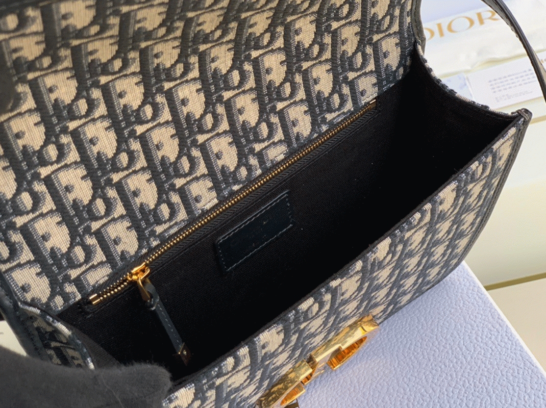 Dior 30 Montaigne Medium Bag Replica in Blue Dior Oblique Jacquard angle 3