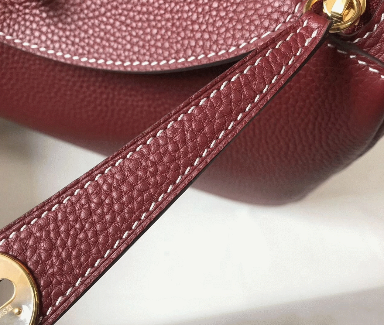 Replica Hermes Lindy 30cm bag in bordeaux color angle 5