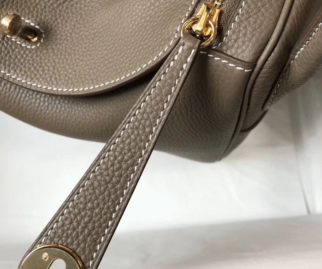 Replica Hermes Lindy 30cm bag in taupe color angle 5