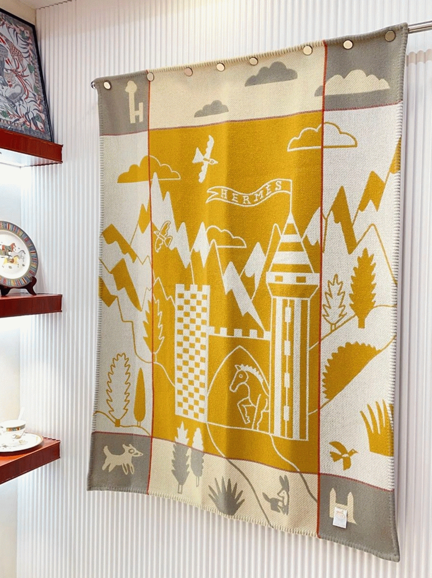 Replica Hermes Avalon Epopee blanket in jaune wool and cashmere angle 3