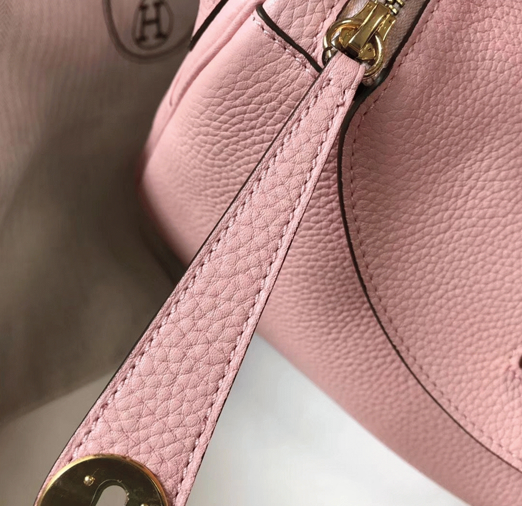 Replica Hermes Lindy 26cm handbag in pink angle 5