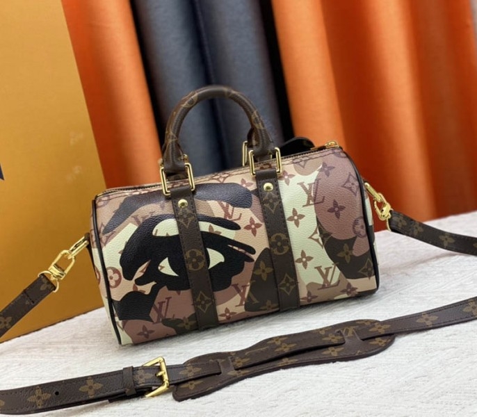 Louis Vuitton J Hope X Keepall Bandouliere 25 Brown Travel Bag In Two Eyes Patches angle 3