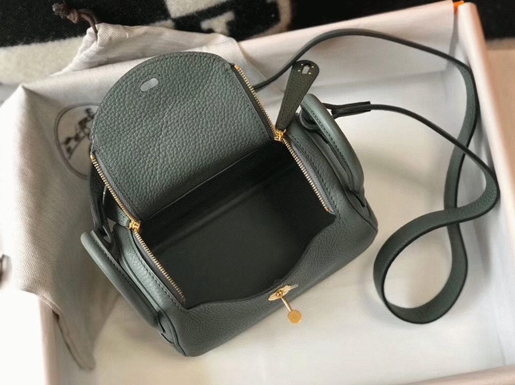 Best replica Hermes Lindy Mini handbag in vert amande angle 2