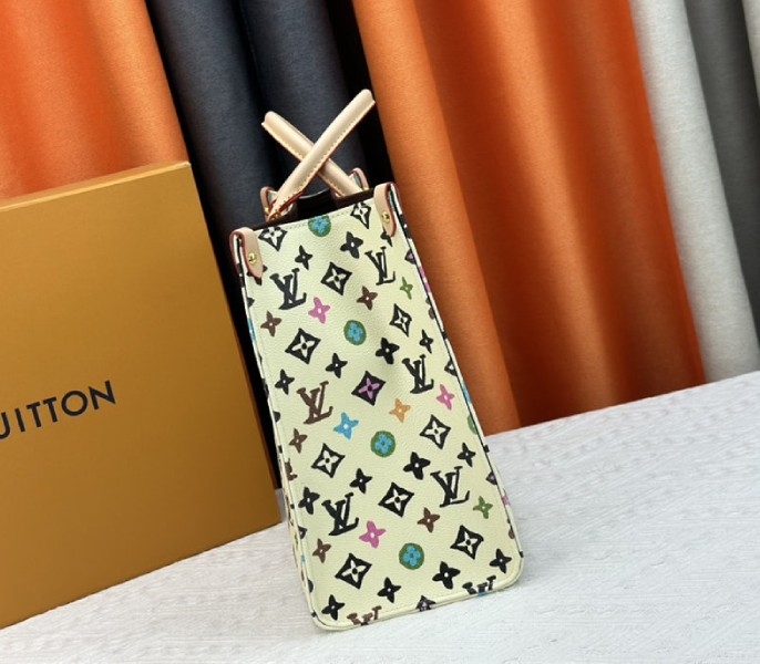 Louis Vuitton Monogram Craggy Onthego MM Tote In Vanilla angle 3