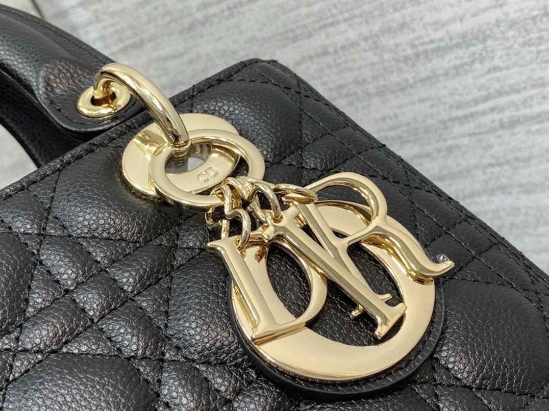 Dior Lady Dior Medium Bag Fake in Noir angle 4