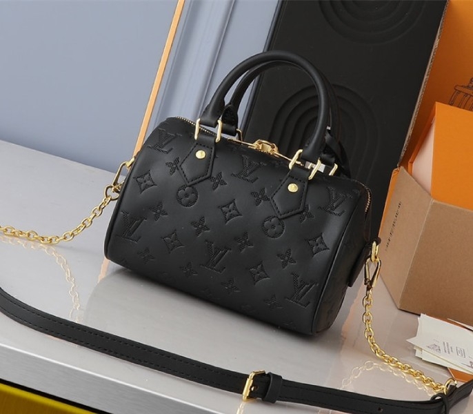 Louis Vuitton Other Leathers Speedy Bandouliere 20 Handbag In Black angle 2