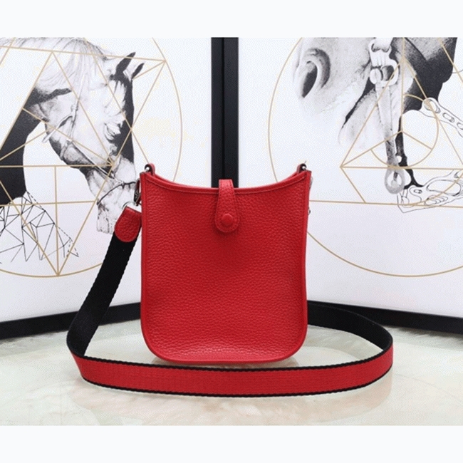 Red Evelyne II TPM Messenger Bag Replica Hermes Compact Purse angle 3