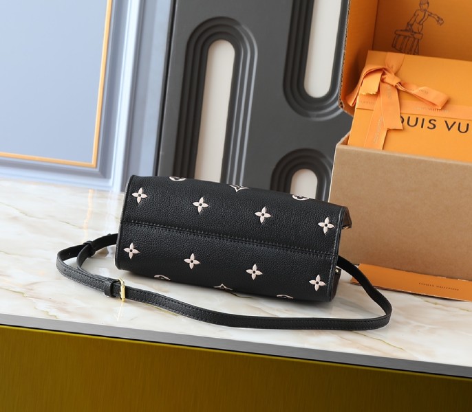 OnTheGo PM Eden In Black angle 4