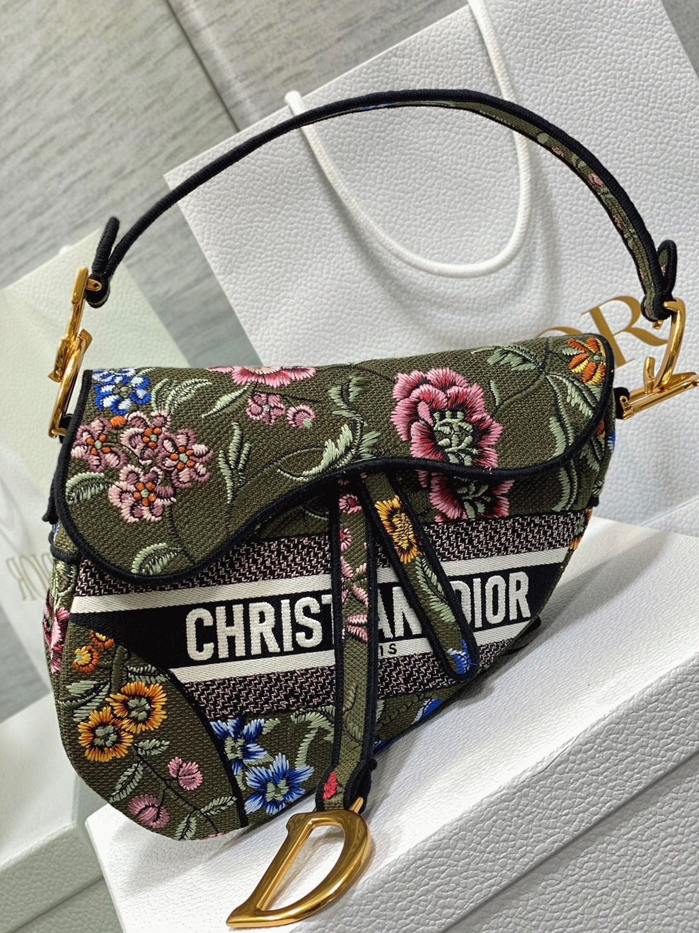 Dior Saddle Bag Knockoff in Green Multicolor Dior Petites Fleurs Embroidery angle 2