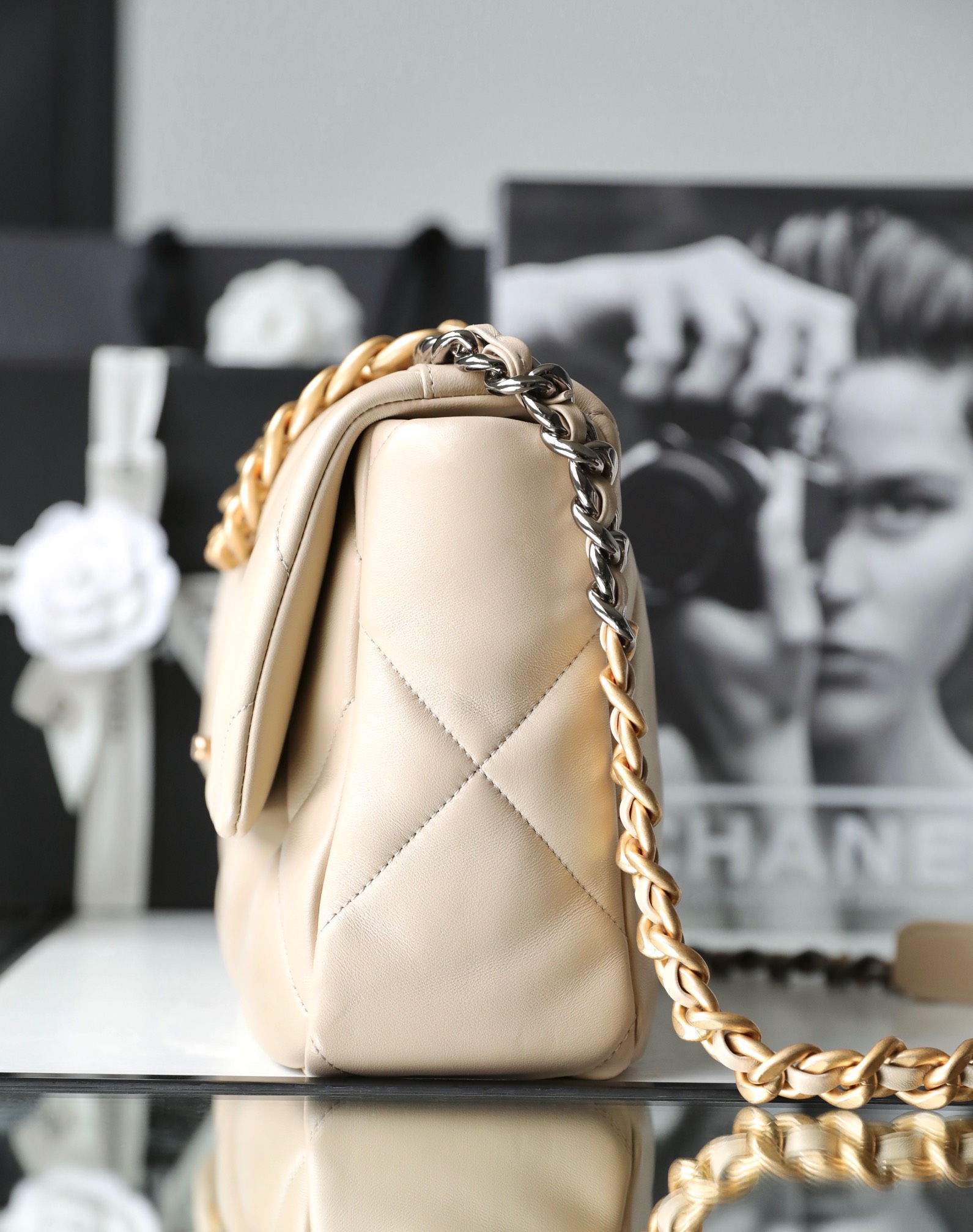 Chanel 19 angle 3