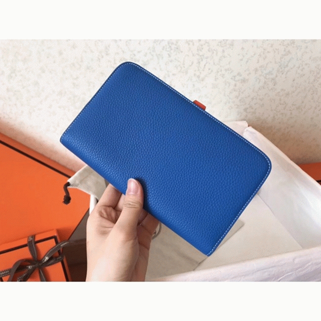Blue piment leather fake Hermes Dogon duo wallet angle 3