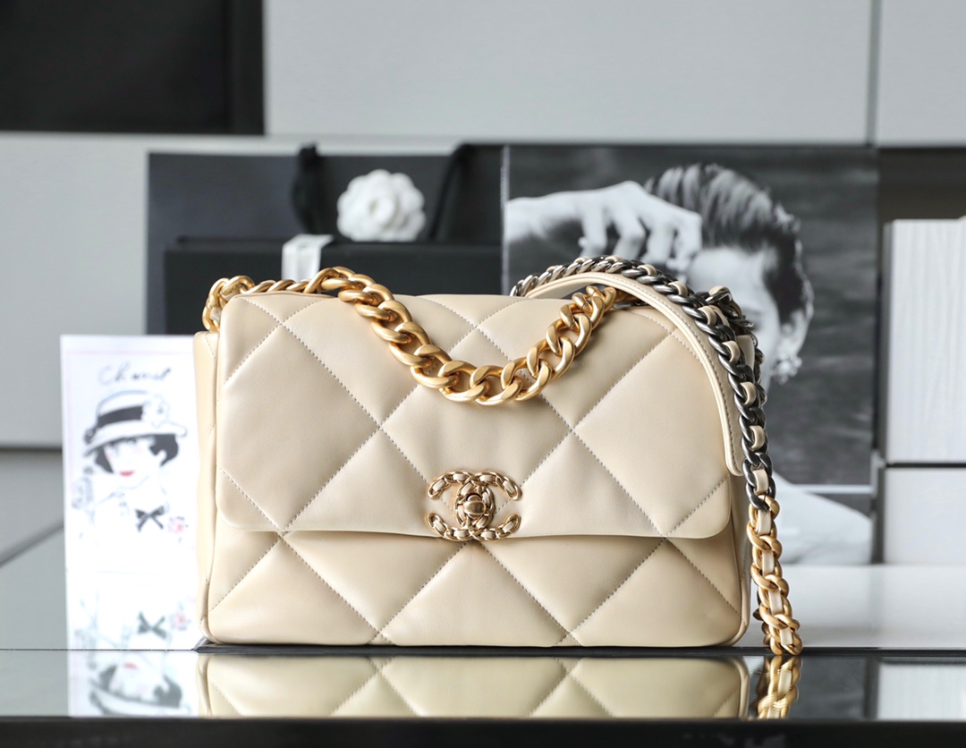 Chanel 19