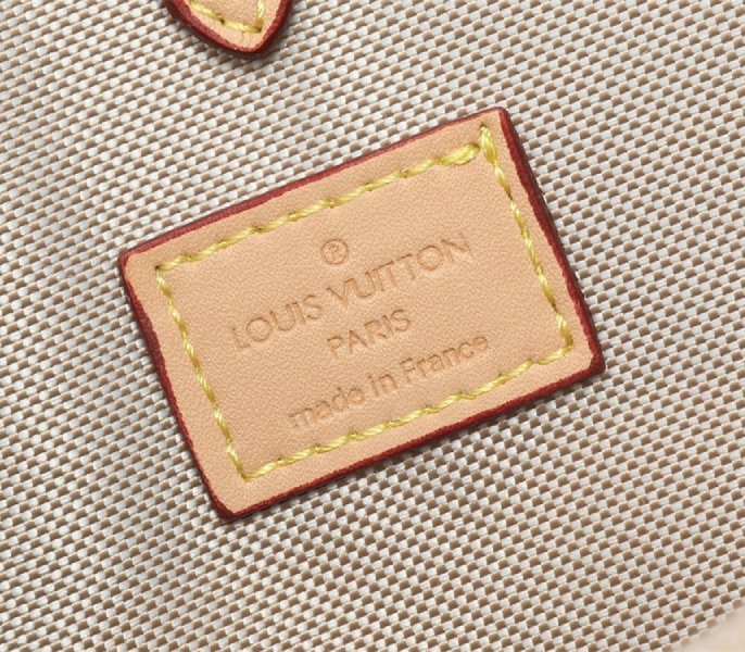 Louis Vuitton Flight Mode Onthego Voyage angle 4