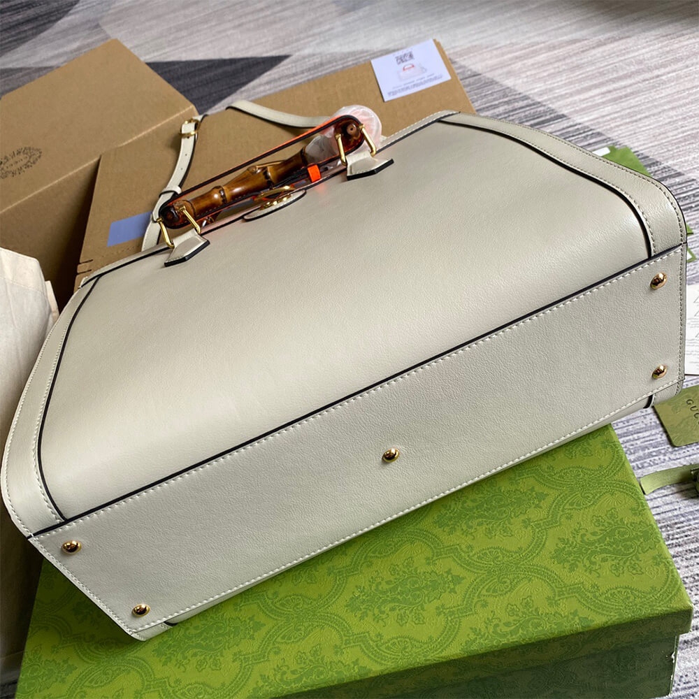 Gucci Diana medium tote bag angle 4