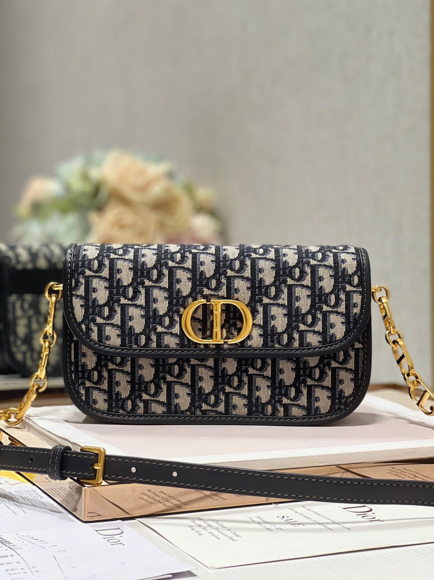 Dior 30 Montaigne Avenue Bag Fake in Blue Dior Oblique Jacquard angle 2