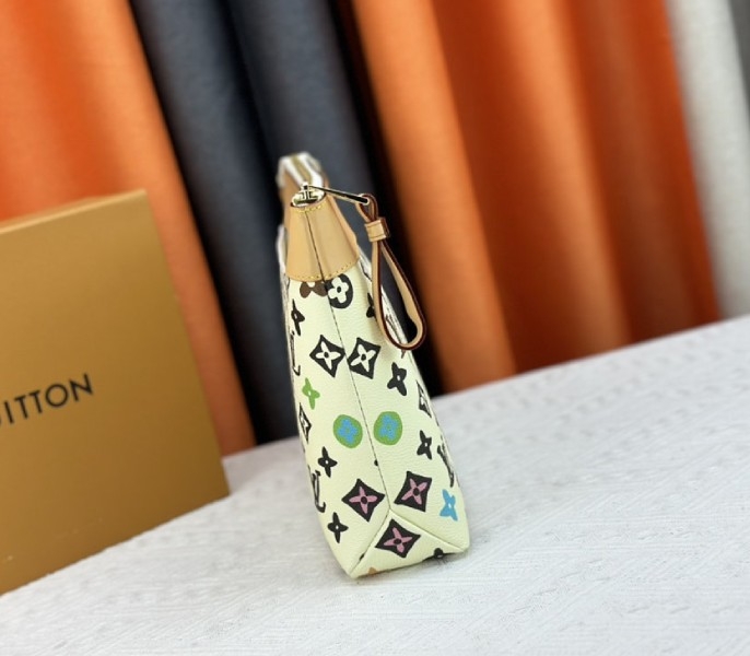Louis Vuitton Monogram Craggy Voyage Souple Pochette In Vanilla angle 5