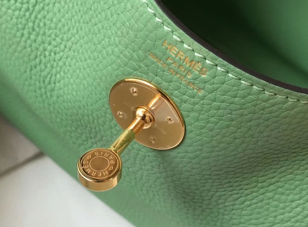 Replica Hermes Lindy 30cm bag in vert criquet shade angle 4