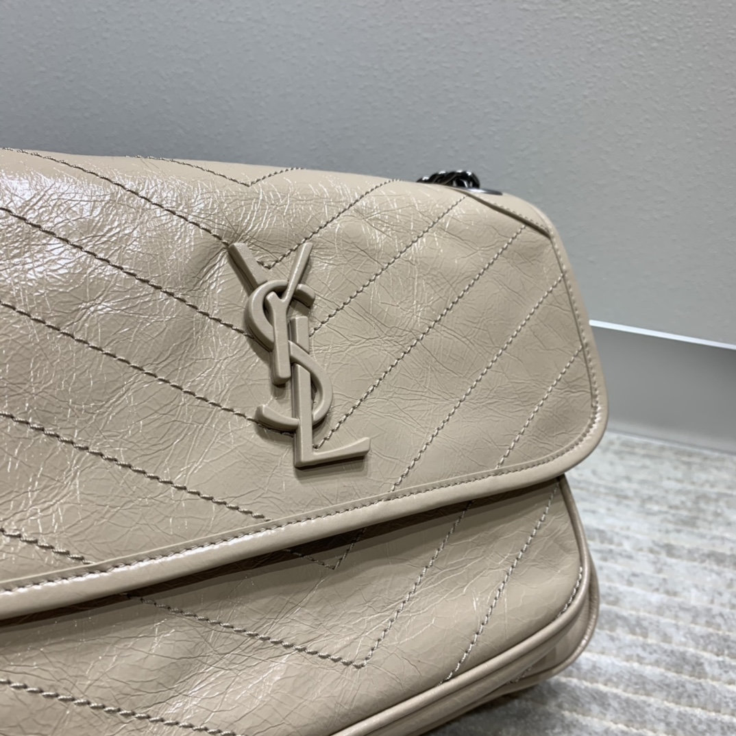 YSL NIKI MEDIUM angle 3