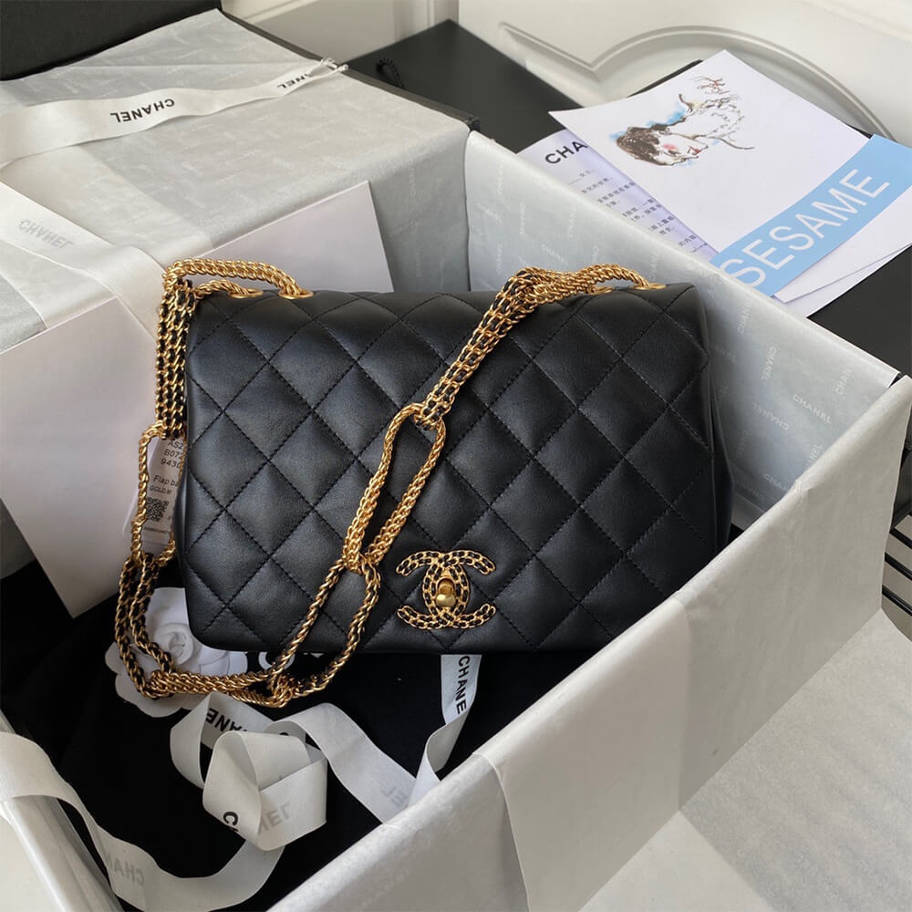CHANEL FLAP BAG angle 3