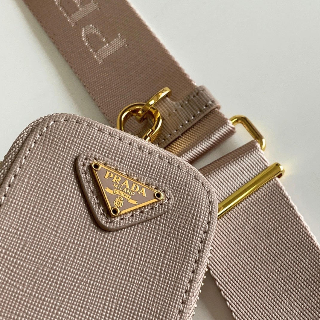 Prada Re-Edition 2005 Shoulder Bag Fake in Taupe angle 3