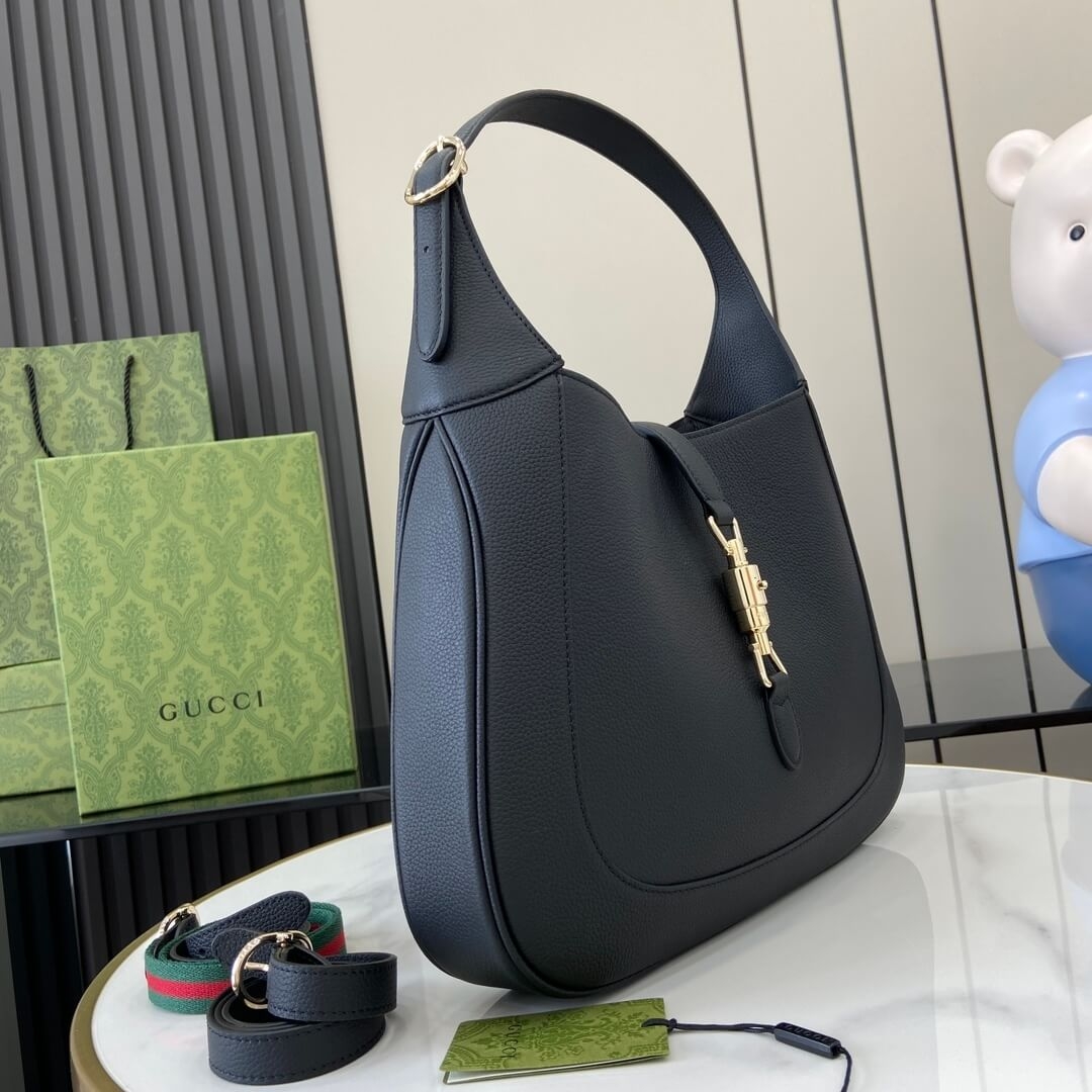 Gucci Jackie 1961 medium shoulder bag angle 3