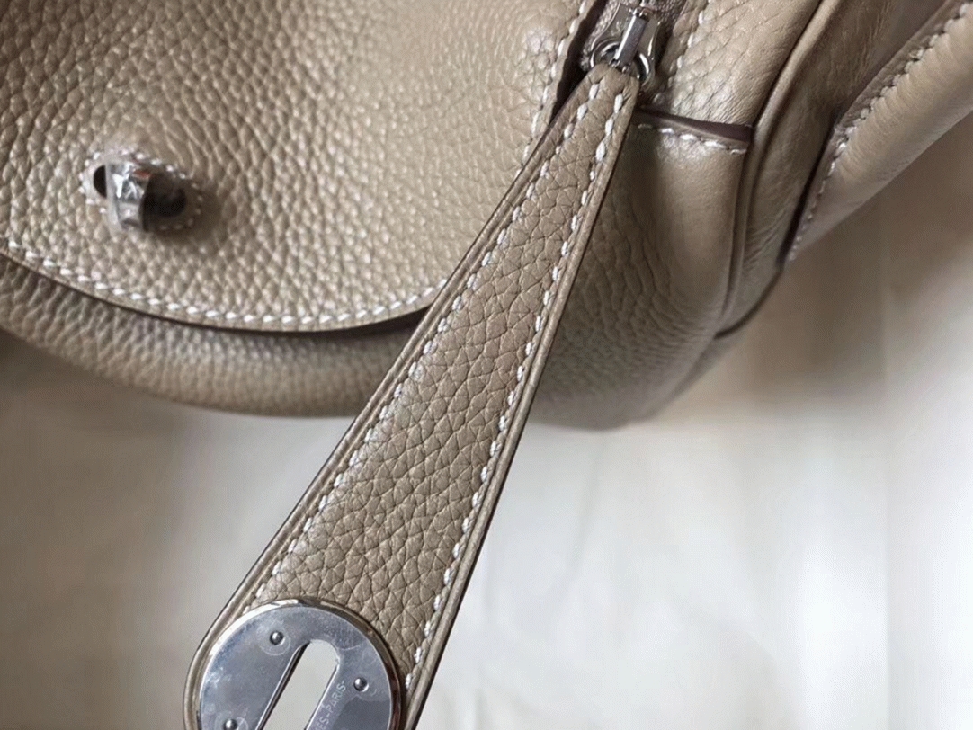 Knockoff Hermes Lindy bag 26cm in gris tourterelle angle 5