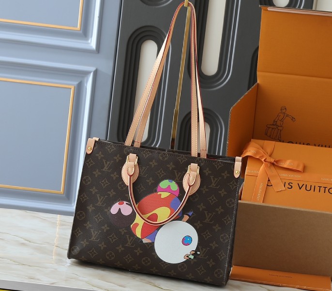 LV X TM Monogram Canvas OnTheGo MM With Bijou Edition angle 5