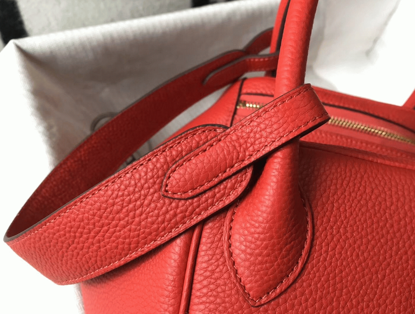 Designer replica Hermes Lindy 30cm bag in red shade angle 5
