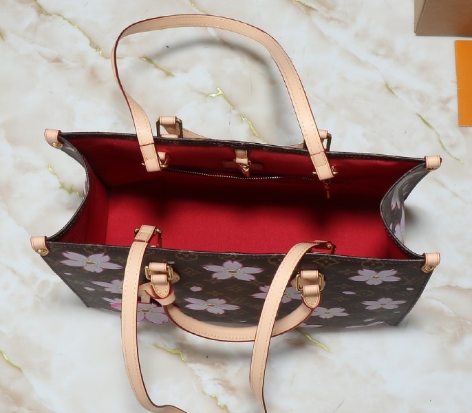X TM Monogram Canvas Onthego MM With Cherry Blossom angle 5
