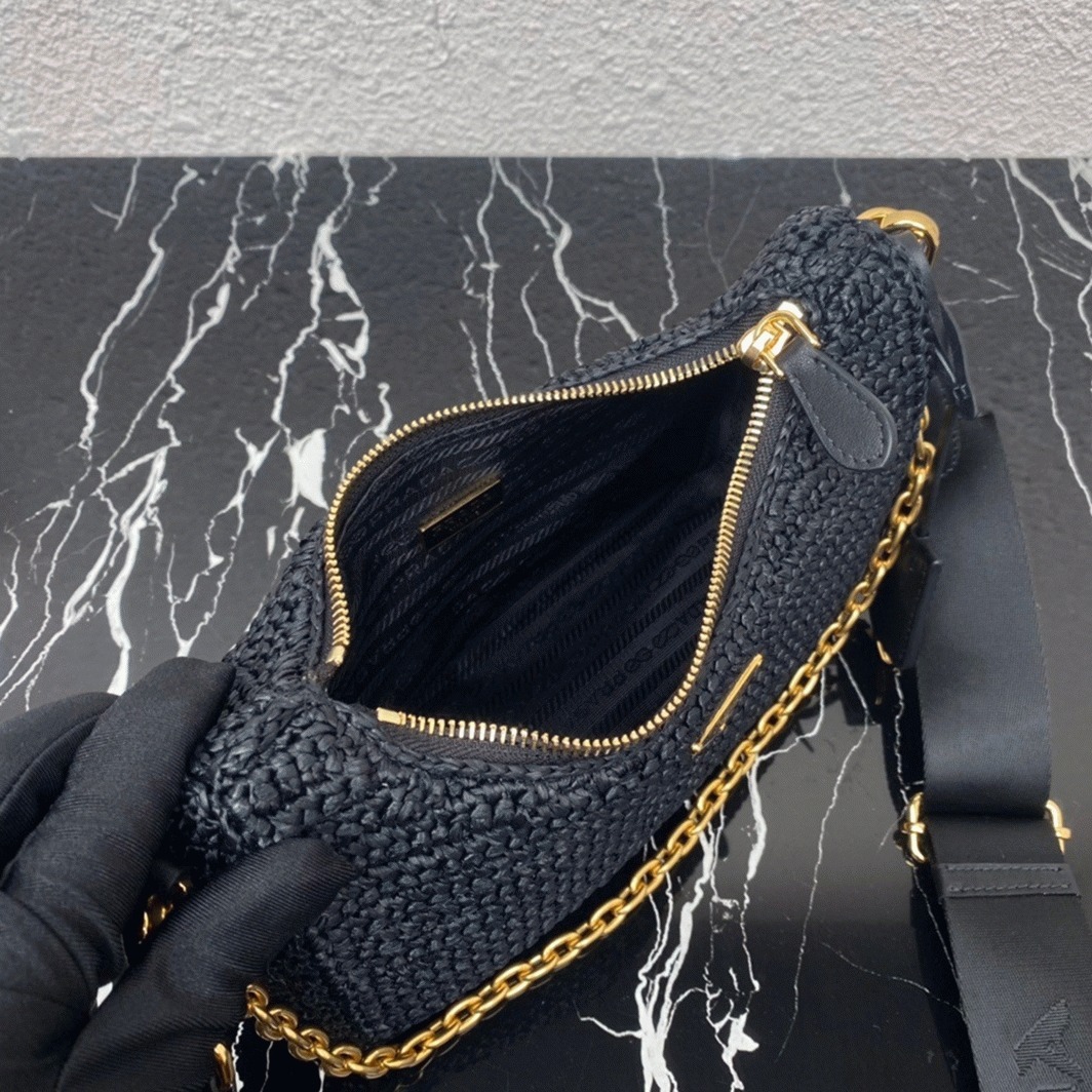 Prada Re-Edition Shoulder Bag Replica in Black angle 4