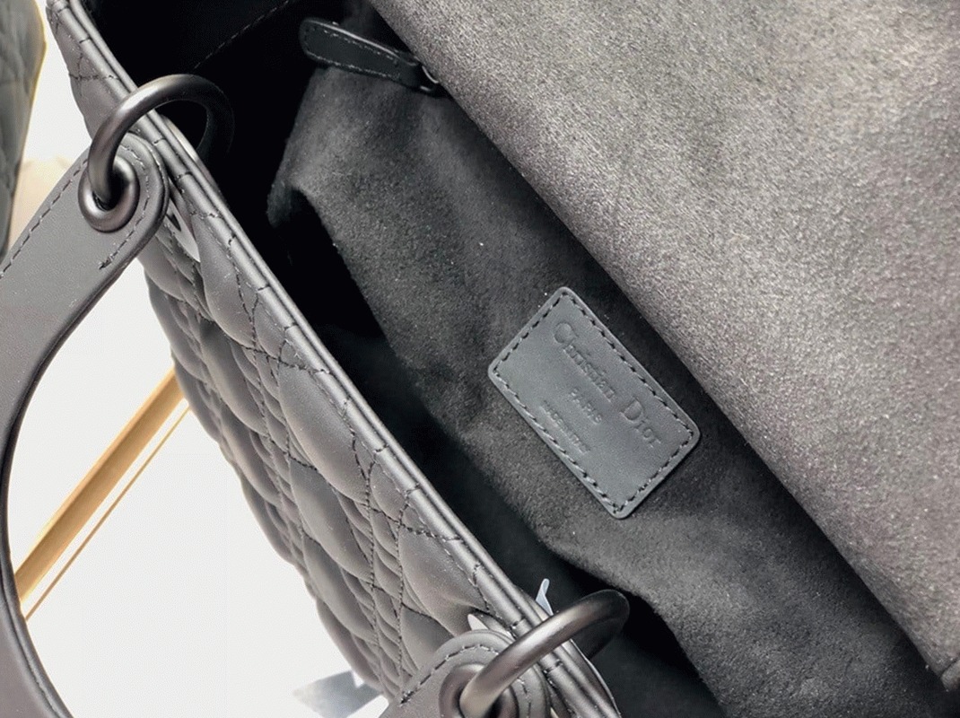 Dior Lady Dior Medium Bag Replica in Black angle 3