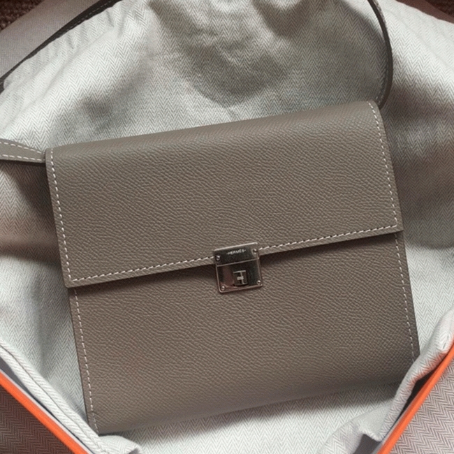 Grey 1:1 replica Hermes Clic wallet with strap