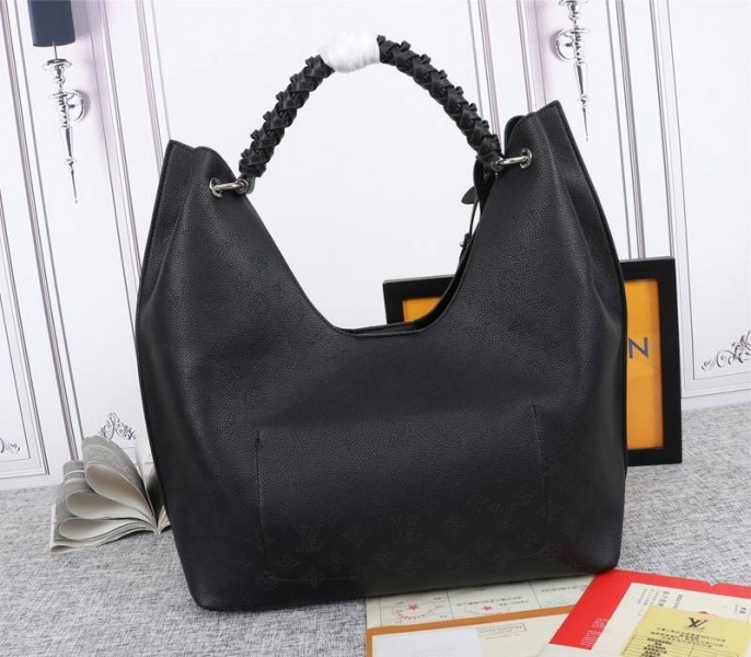 LV Mahina Carmel Hobo In Black angle 3