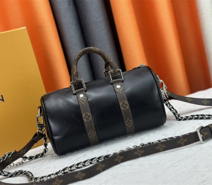 Louis Vuitton Vibe Keepall Bandouliere 25 In Black And Monogram Canvas angle 4
