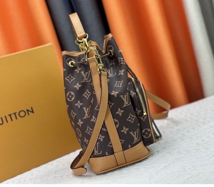 Monogram Canvas Noe Cargo angle 3