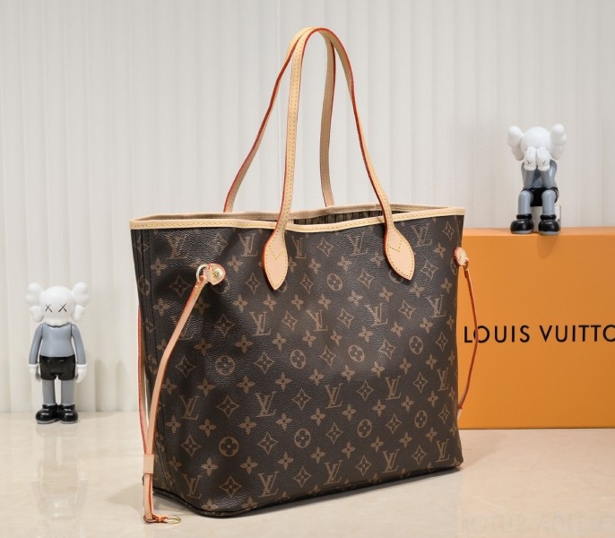 Louis Vuitton Monogram Canvas Neverfull MM Tote In Beige angle 2