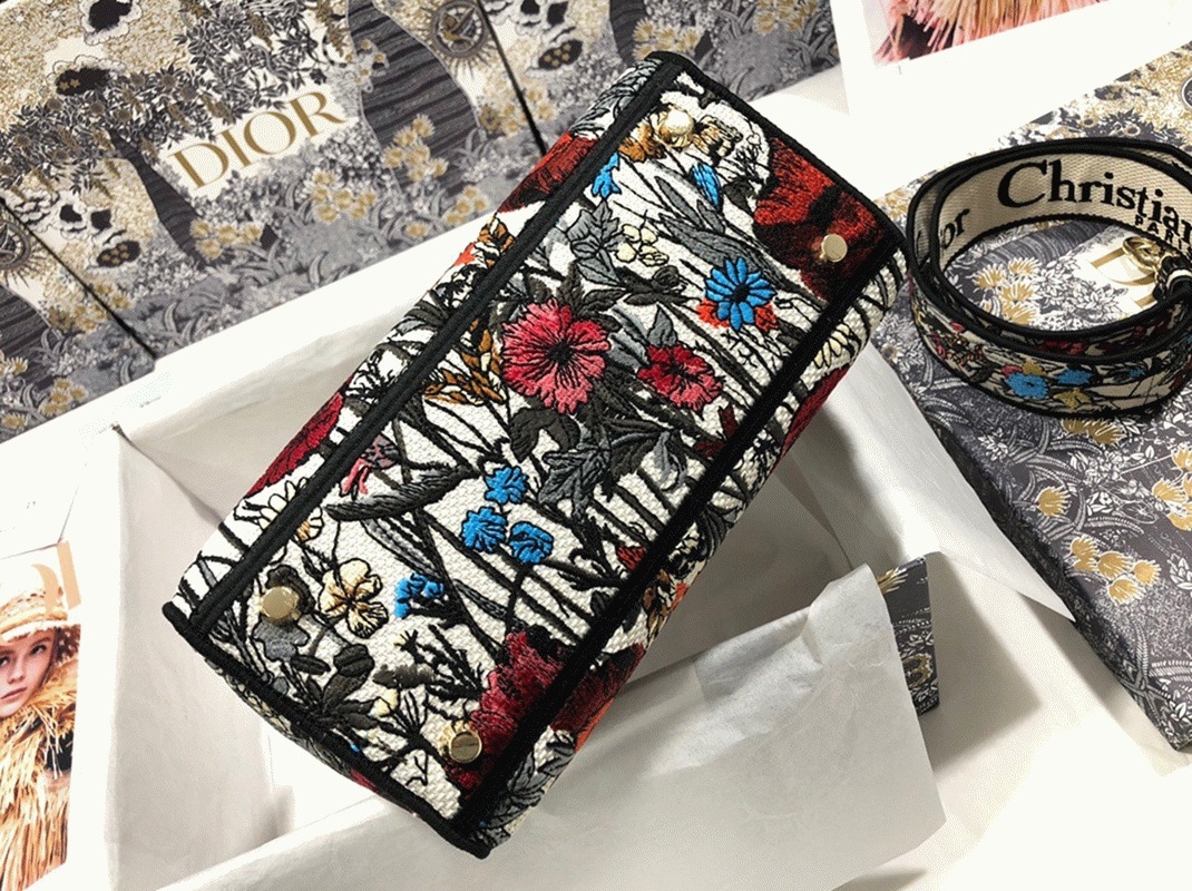Dior Lady D-Lite Medium Bag Imitation in Mille Fleurs Embroidery angle 5