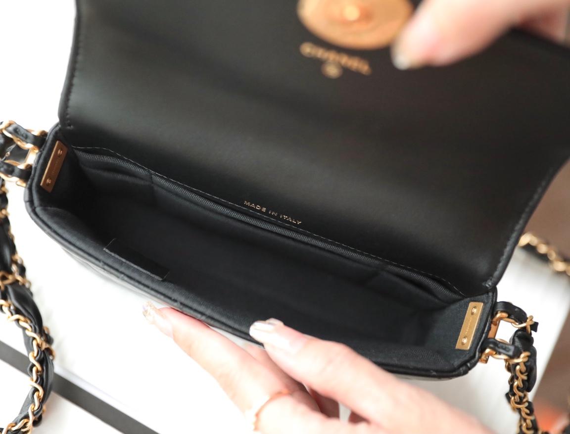 Flap bag angle 5