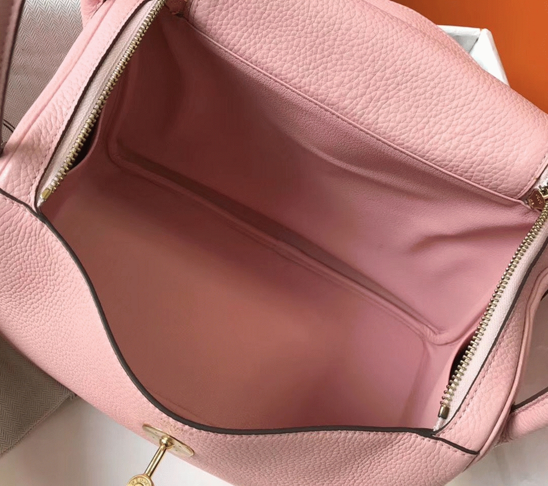 Replica Hermes Lindy 26cm handbag in pink angle 2