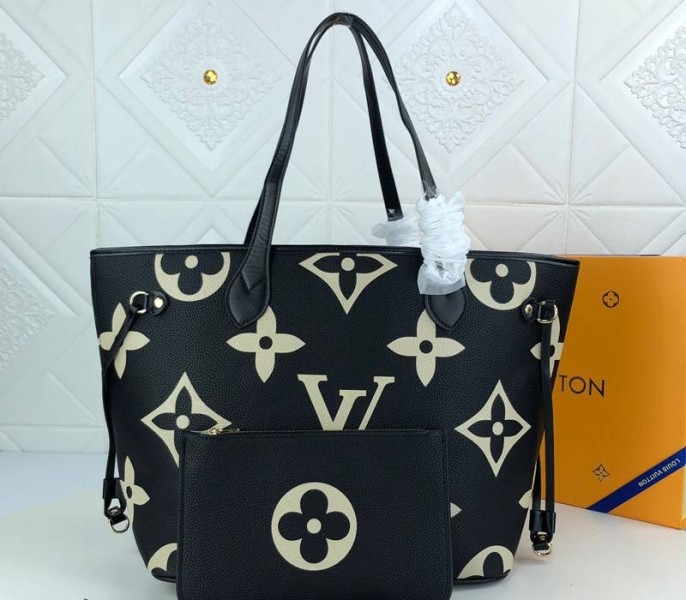 Louis Vuitton Neverfull MM Tote In Black angle 2