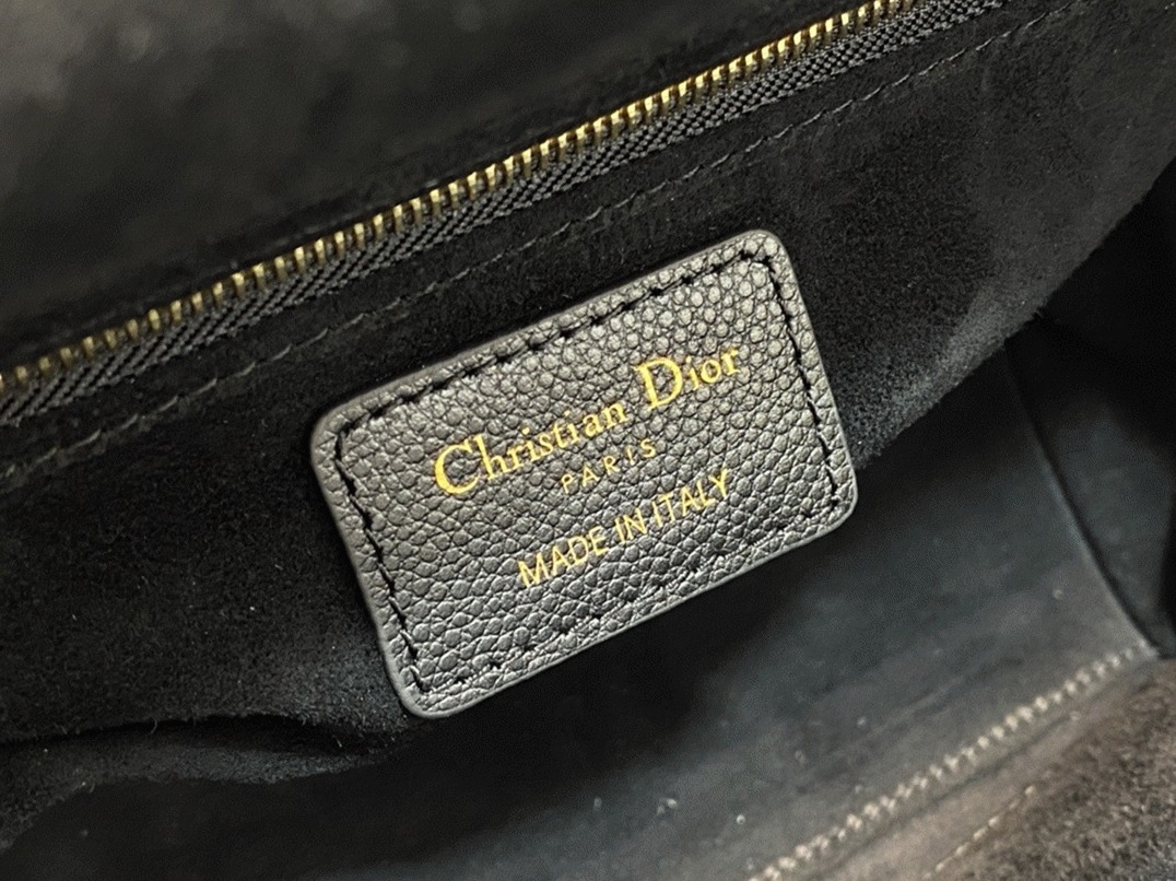 Dior Lady Dior Medium Bag Fake in Noir angle 2