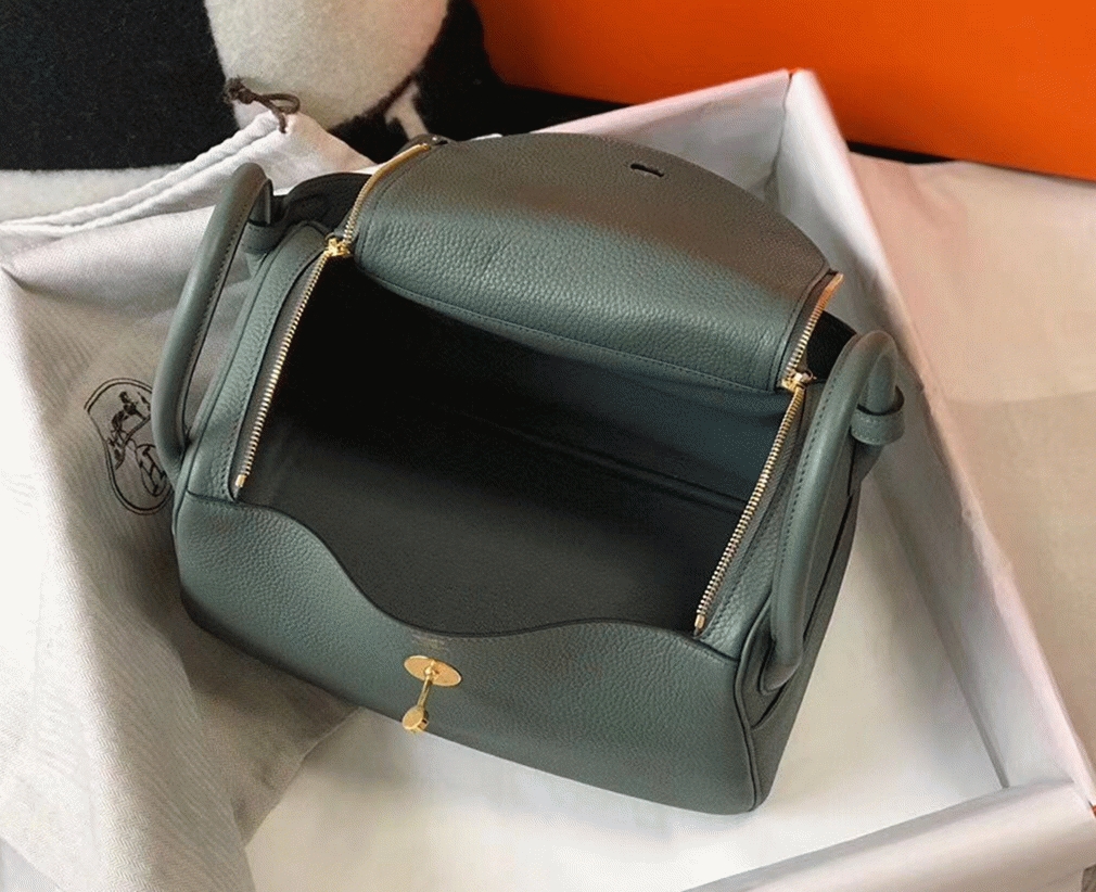 Fake Hermes Lindy 30cm bag in vert amande color angle 3