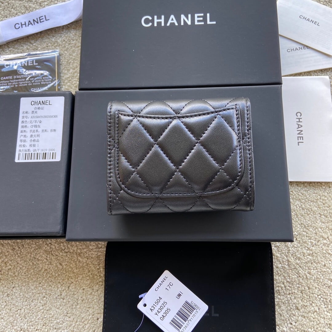 CHANEL Classic Small Flap Wallet angle 4