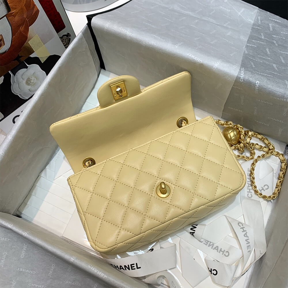 CHANEL Classic Flap Shoulder Bag angle 5