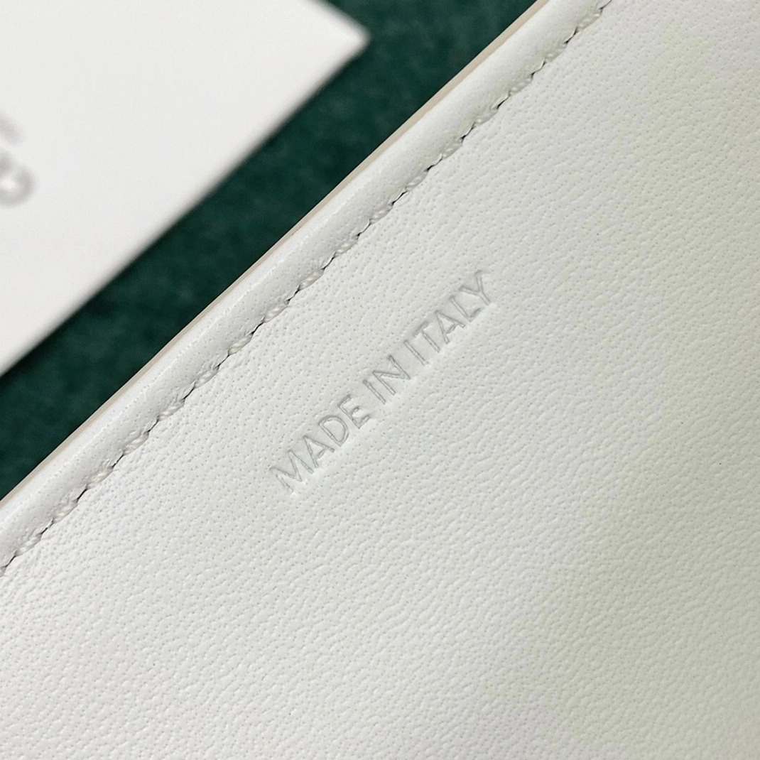 Top Quality Replica Celine Triomphe Medium Bag In White angle 3