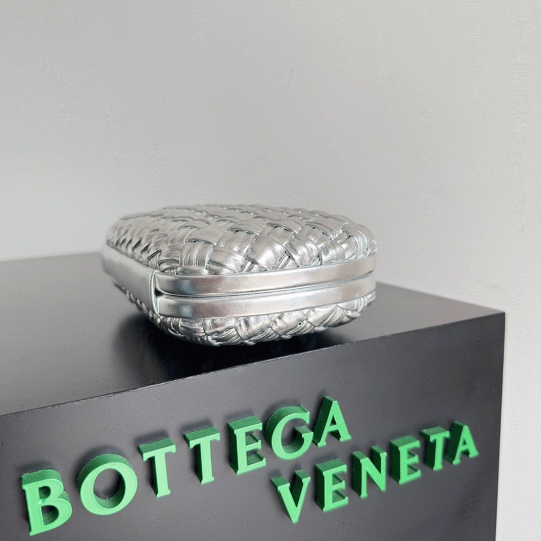 Fake Bottega Veneta Knot Minaudiere Clutch Silver Intreccio angle 4