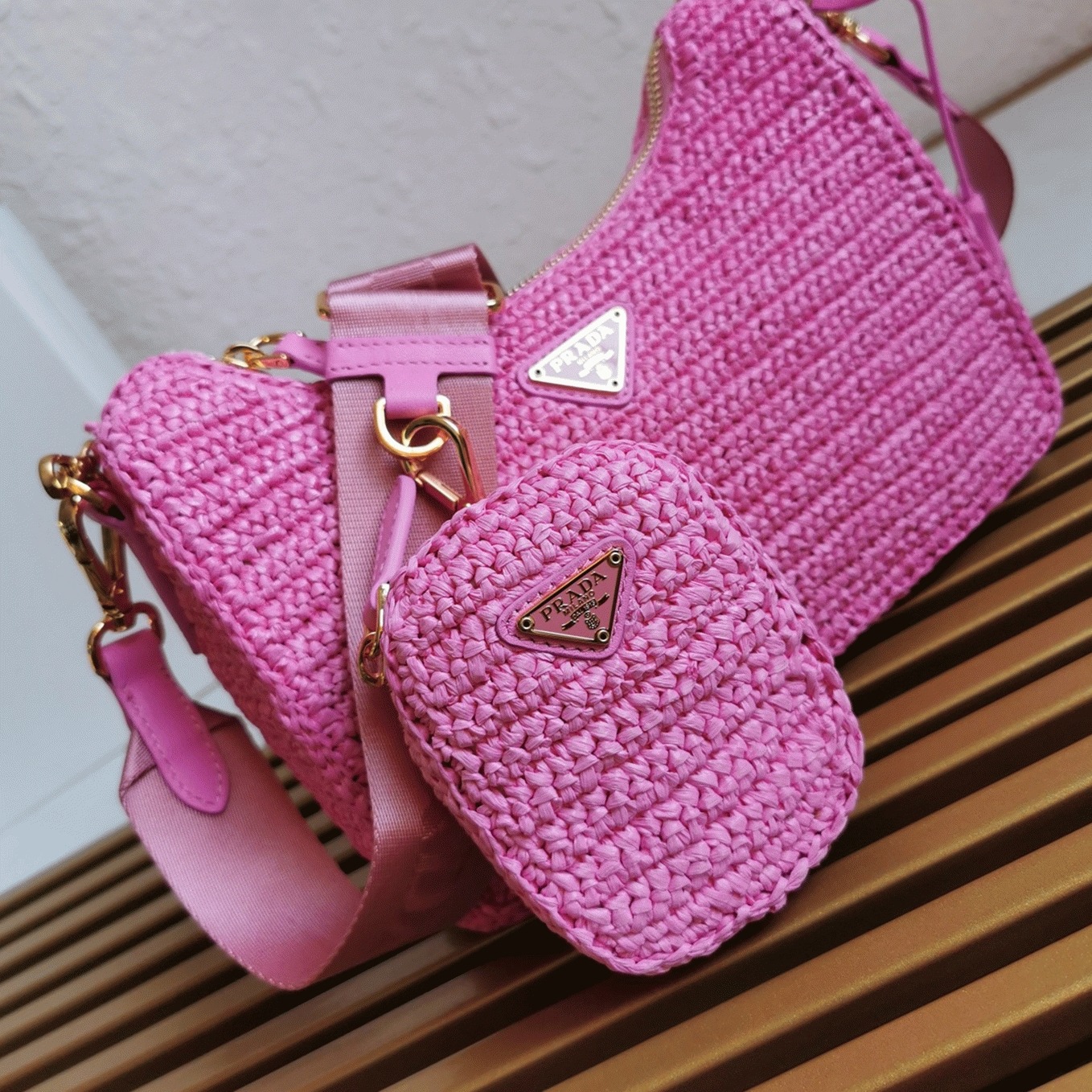 Prada Re-Edition Shoulder Bag Imitation in Pink angle 3