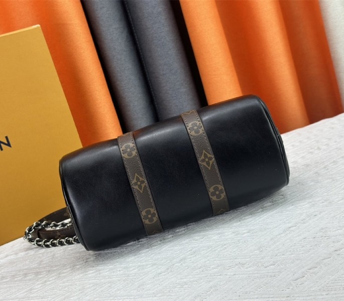 Louis Vuitton Vibe Keepall Bandouliere 25 In Black And Monogram Canvas angle 5