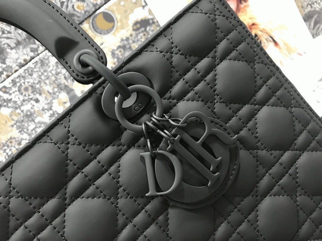 Dior Lady Dior Large Bag Knockoff in Black angle 3
