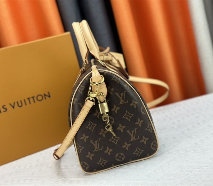 Louis Vuitton Monogram Canvas Speedy P9 Bandouliere 30 Bag angle 3